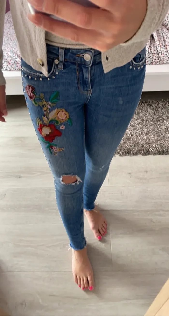 Jeans Zara fleurs - photo numéro 4