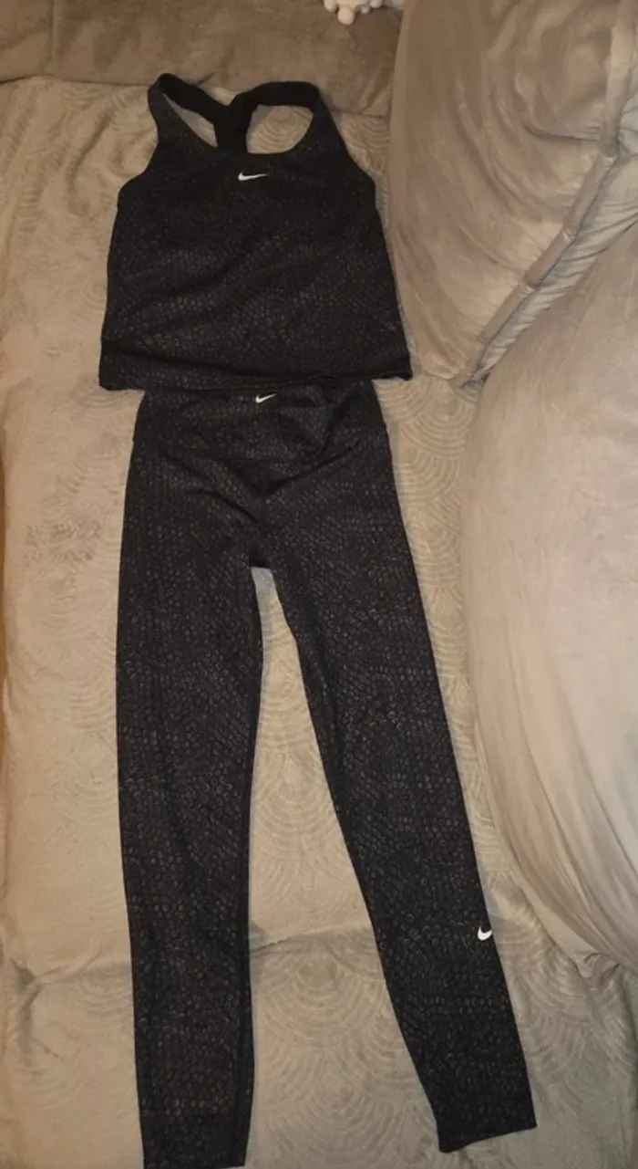 Ensemble sport nike fille taille M