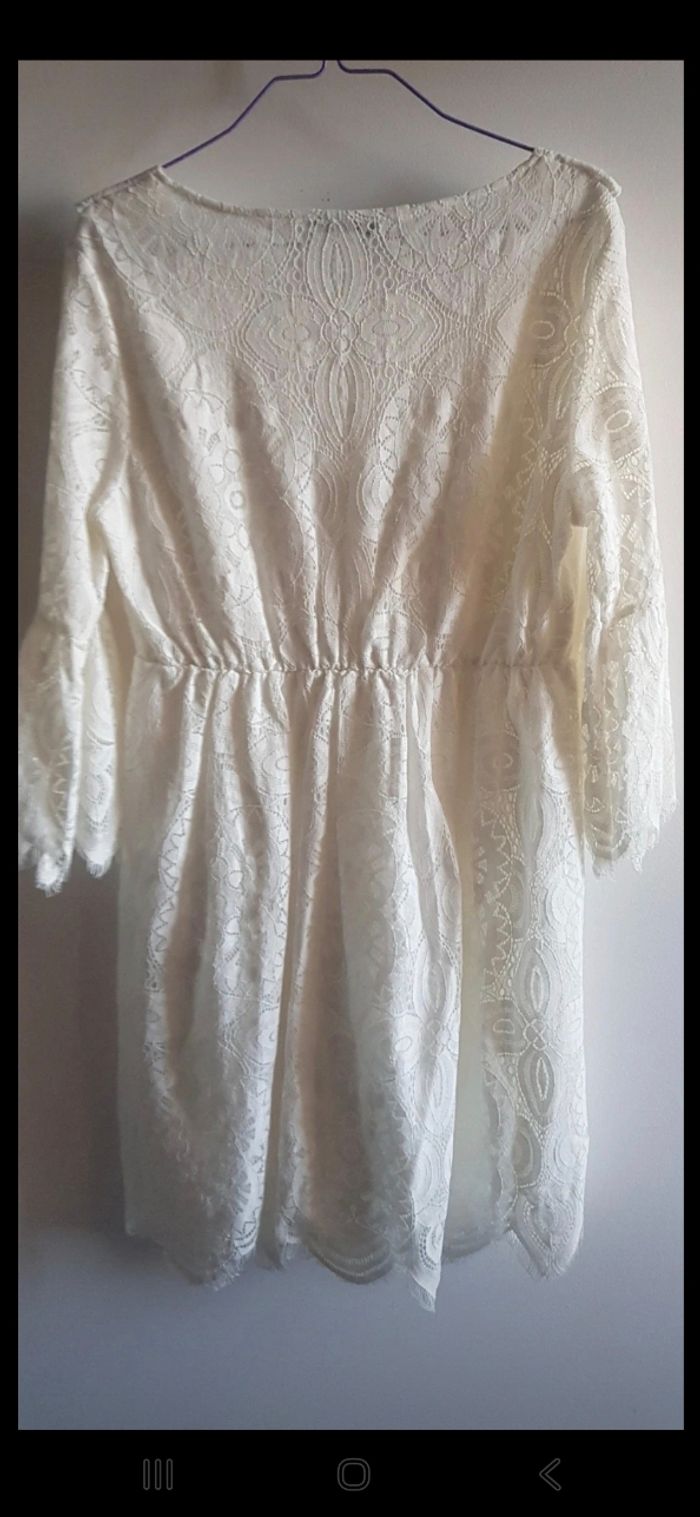 Robe en dentelle - photo numéro 4