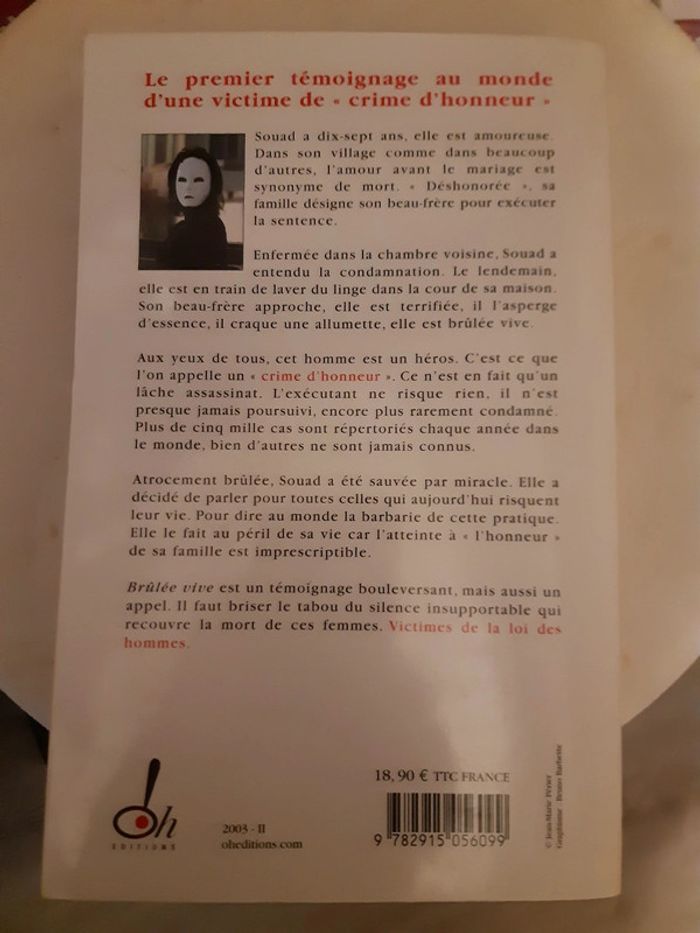 Livre grand format Brûlée vive de Souad - photo numéro 2
