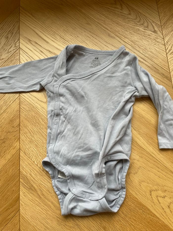 Lot 5 bodies ouverture devant 6-9 mois - photo numéro 6