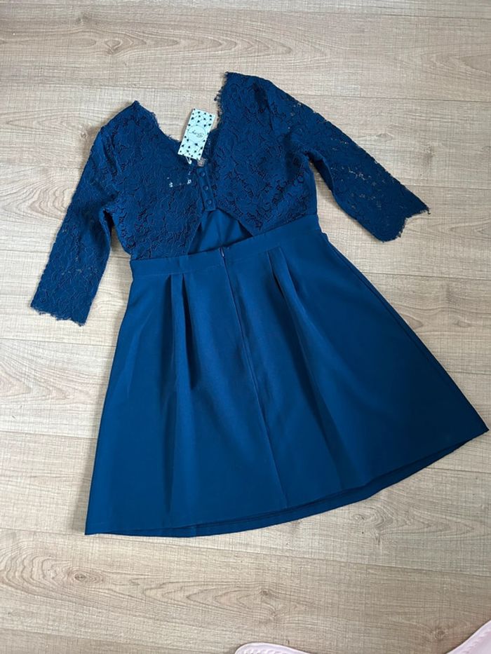 Robe bleue marine neuve avec dentelle Betty London taille L - photo numéro 12