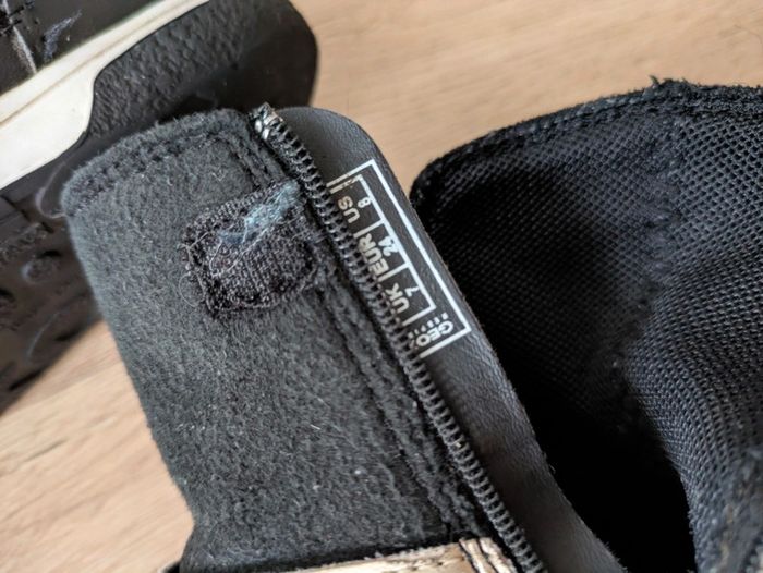 Bottines noires et dorées Geox 24 - photo numéro 8