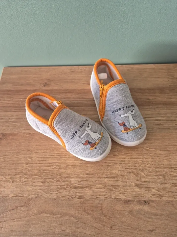 Chaussons bebe gris er orange, pointure 21, vertbaudet