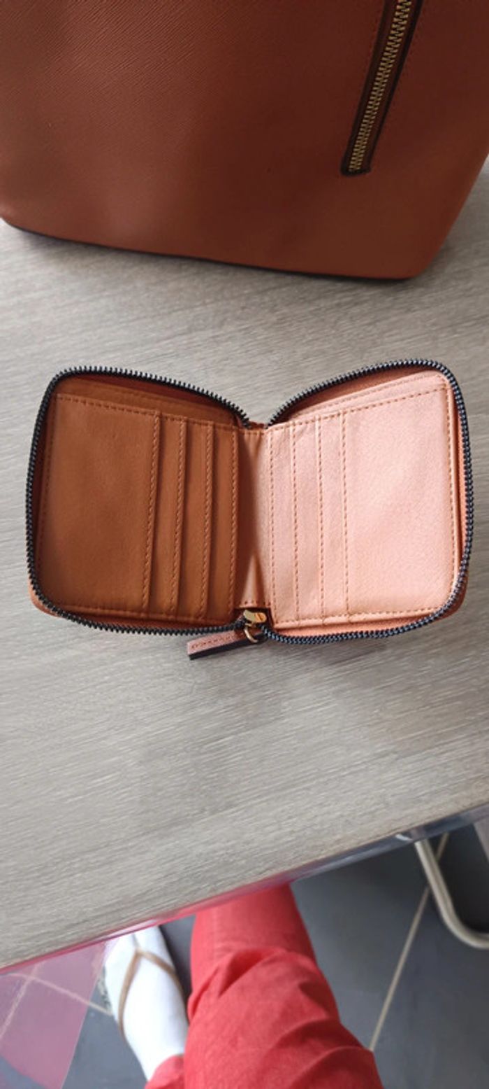 Sac a dos et porte feuille - photo numéro 2