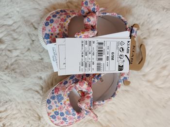 Chaussures neuves kiabi taille 6 9 mois