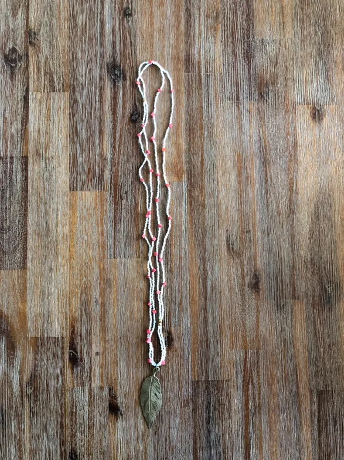 Collier Sautoir perles et plume - photo numéro 2