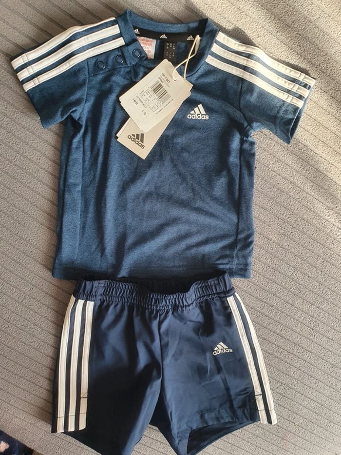 Ensemble adidas 6-9 mois