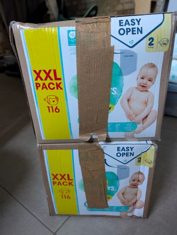 2 boîtes Pampers taille 2 