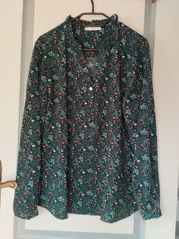 Chemise verte fleurie