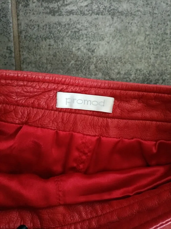 Jupe cuir véritable rouge vintage - photo numéro 3