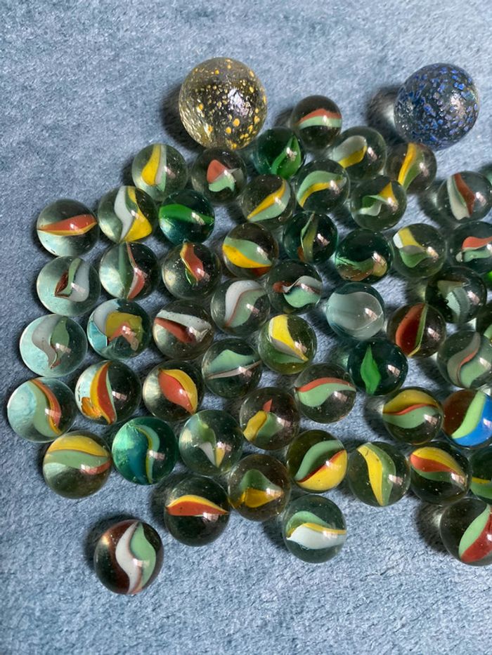 Lot de 80 billes et galots en verre pour jouer. - photo numéro 2