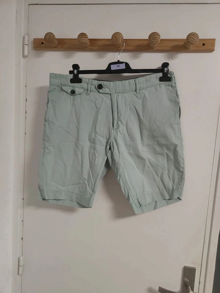 Short turquoise
