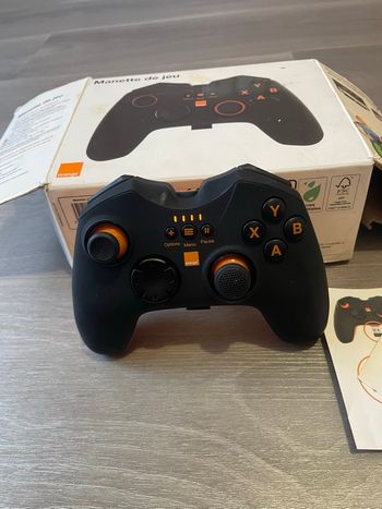 Manette de jeu Orange sans fil – Neuve (jamais utilisée) avec boîte