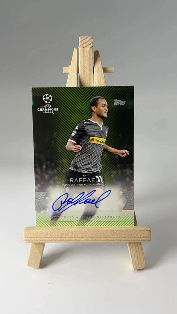 2015-16 Topps UCL Showcase Auto Raffael #CLA-R Auto
