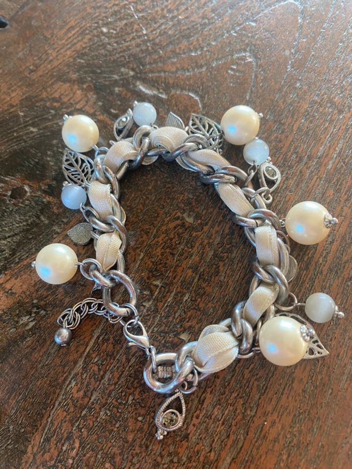 Magnifique bracelet avec strass, tissu, perles et feuilles - photo numéro 10