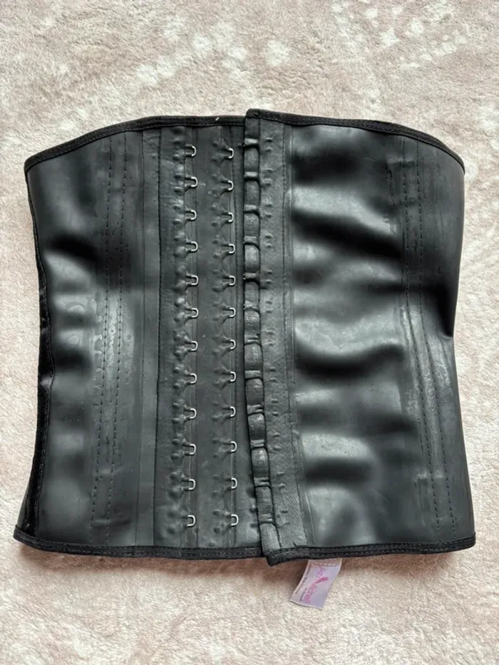 Gaine latex crochets Ann Michell taille xs