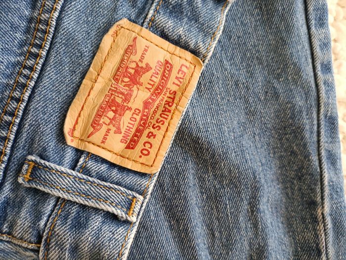NEUF Jean Levi's Relaxed Fit 550 vintage déchiré aux genoux – taille 4M - photo numéro 6