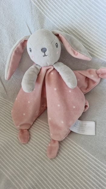 Doudou plat lapin rose  avec étoiles  simba
