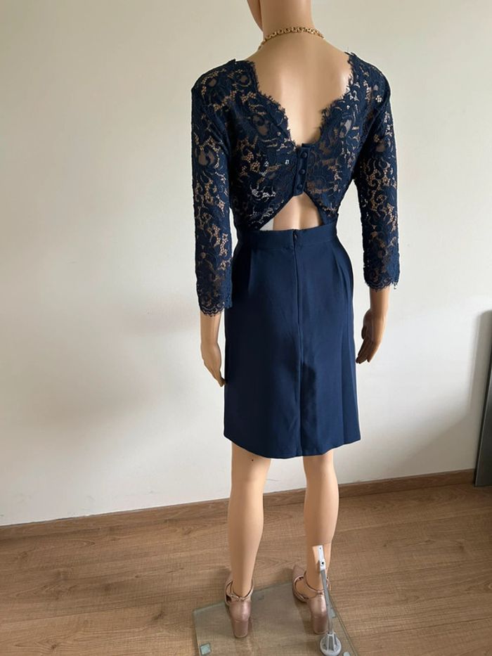Robe bleue marine neuve avec dentelle Betty London taille L - photo numéro 10