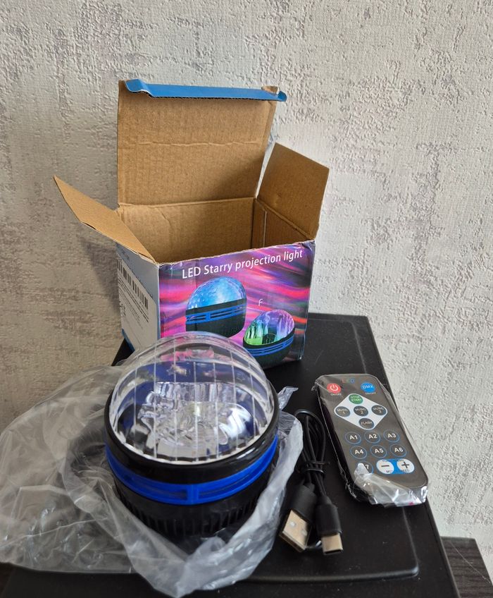 Projecteur d'étoile led multicolore avec télécommande - photo numéro 4