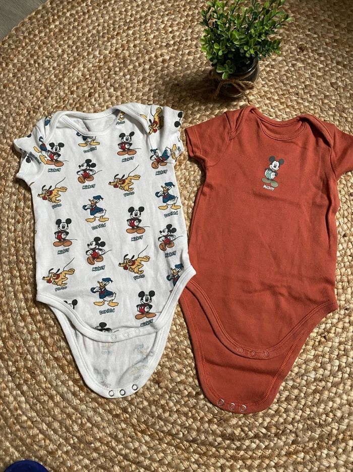 Lot 3 bodies mc mickey 6/9 mois c&a disney - photo numéro 2