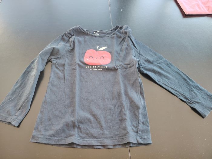 Lot t-shirt et pull à capuche - photo numéro 2