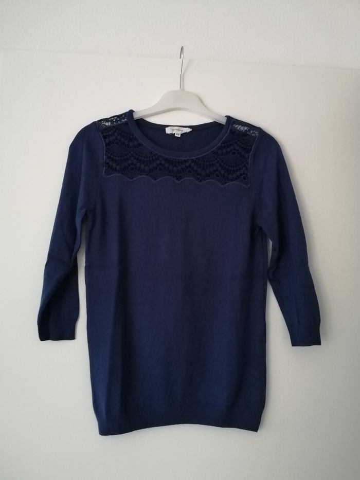 Pull fin manches 3/4 bleu foncé avec col en broderie Cache Cache taille XS
