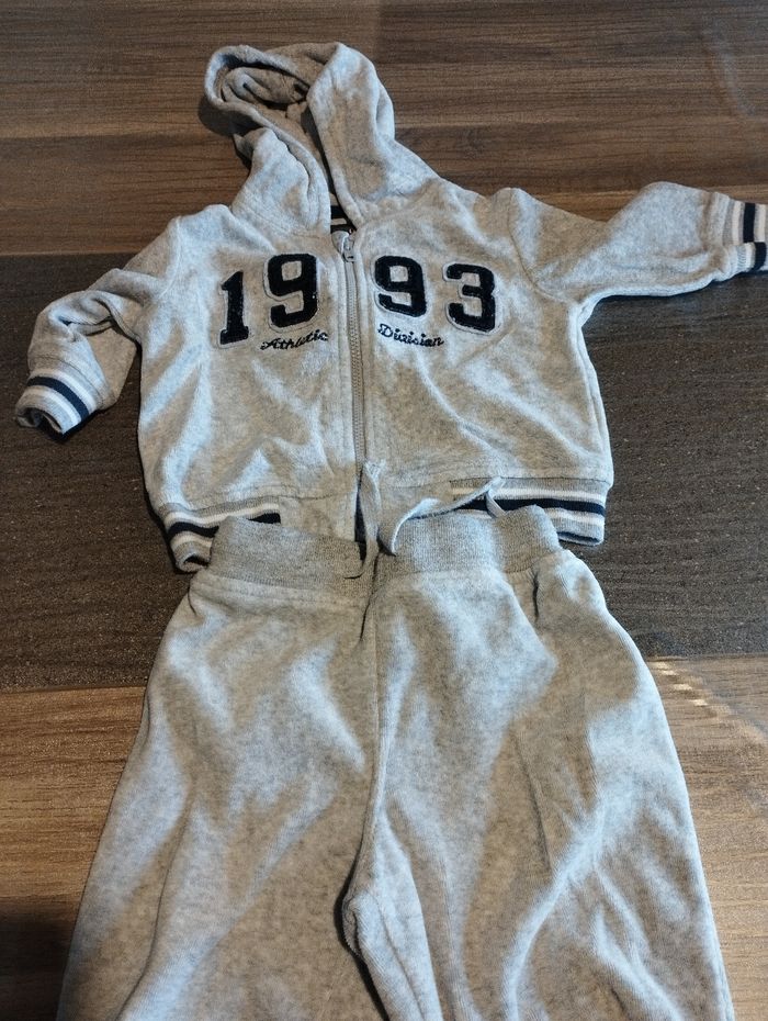 Lot d'ensembles bébé pour 6 mois - photo numéro 3