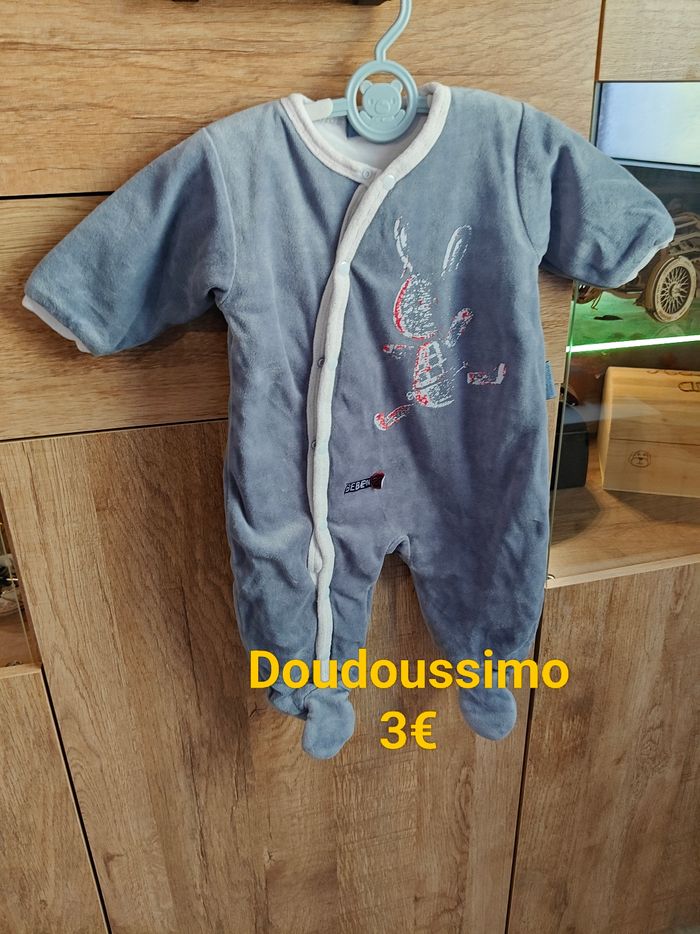 Lot 7 pyjamas + 1 ensemble polaire