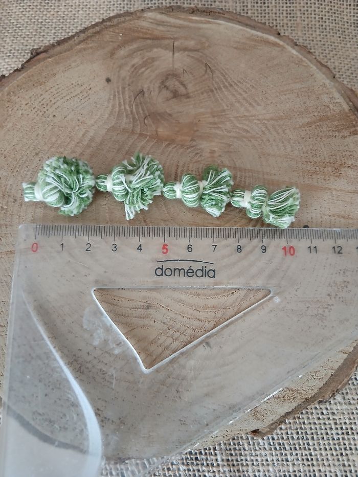 Lot de 10 pompons long vert crème - photo numéro 4