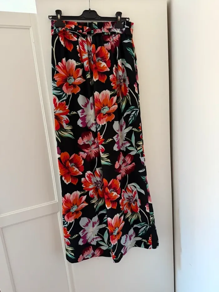 Superbe pantalon fluide fleuri jambes larges Stradivarius 🌸 M 38 - photo numéro 5