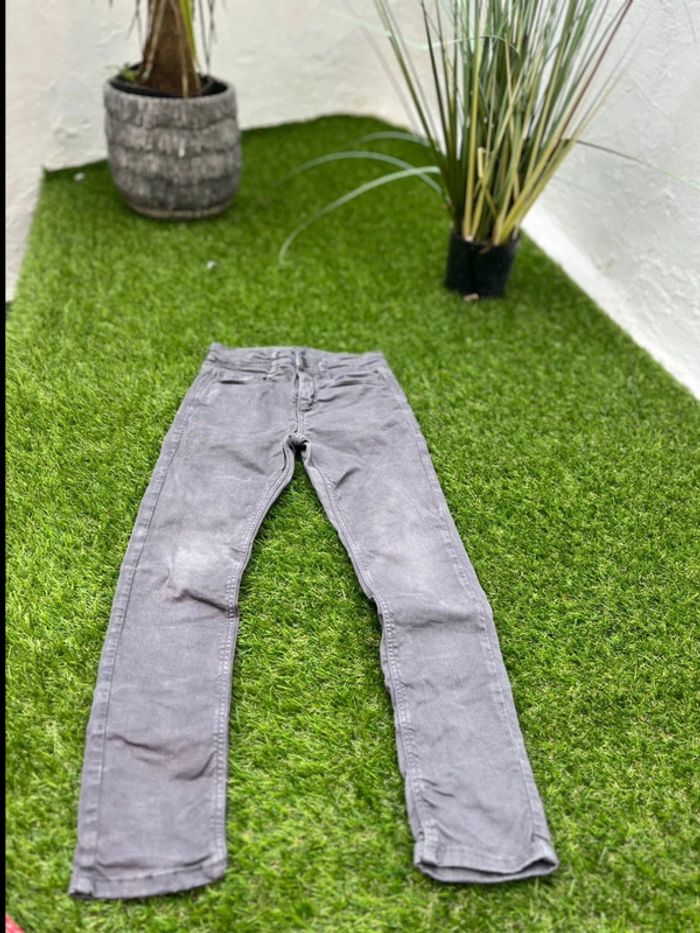 Très beau pantalon gris taille 8 ans