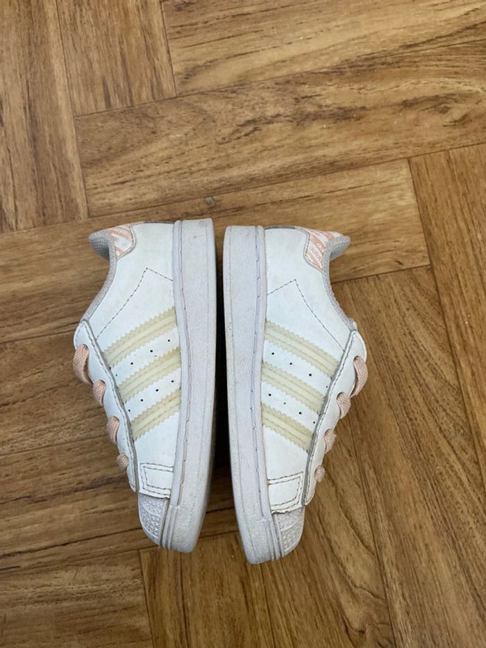 Basket Adidas taille 23 - photo numéro 2