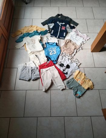 Lots vêtements bébé