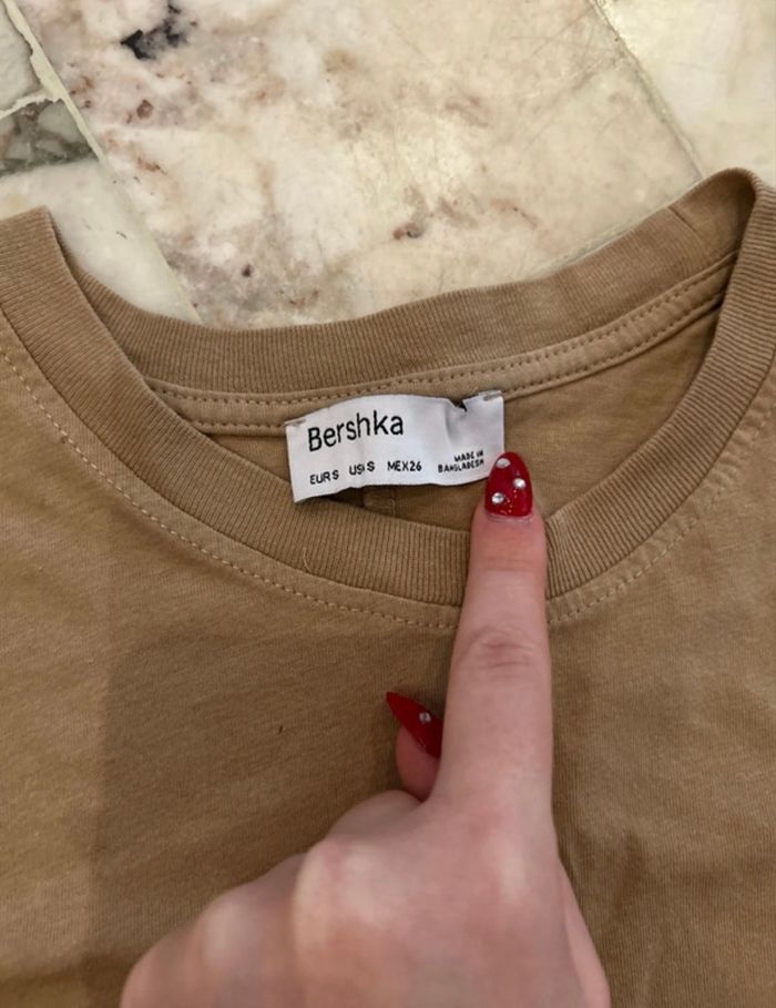 T-shirt beige – Bershka – Taille S - Neuf sans étiquette - photo numéro 3