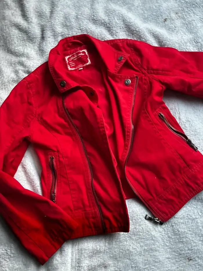 Veste rouge 8 ans - photo numéro 2