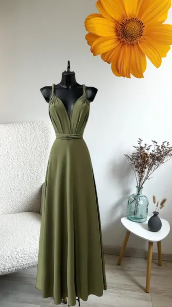 Belle robe longue couleur kaki plusieurs positions