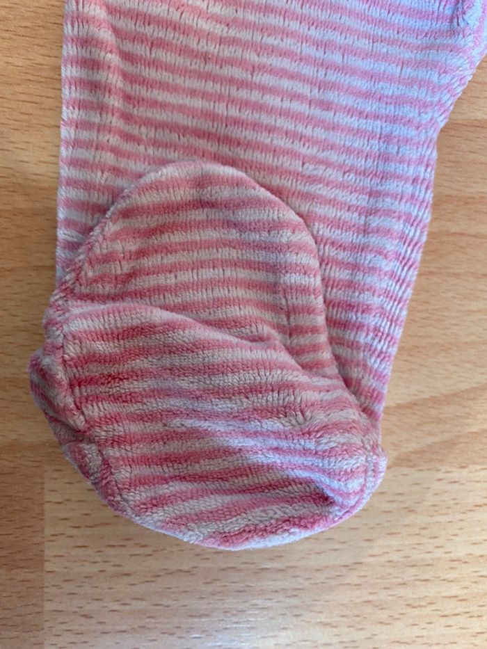 Beau pyjama/grenouillère Vertbaudet à rayures T. 1 mois/54 cm fille TBE - photo numéro 8
