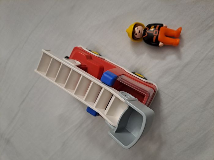 Camion de Pompier avec échelle pivotante Playmobil 123 - photo numéro 2