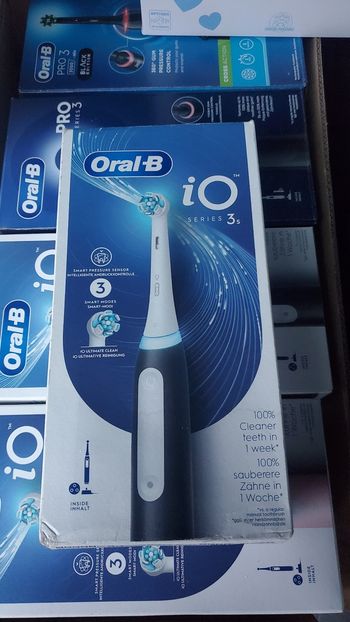 Brosse à Dents Électrique Oral B io3s Neuve.