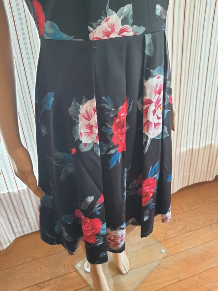 Jolie Robe Paola! Taille be fr 38 noir fleuries - photo numéro 8