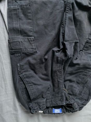 Jean cargo noir jack and jones  ( à ceinture réglable )