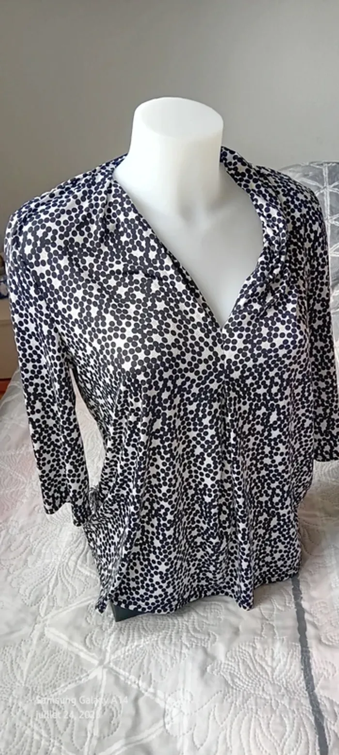 Blouse fluide manches 3/4 col V motif pois et fleurs en relief noir et blanc femme L cache cache - photo numéro 2