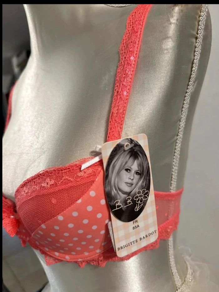 Soutien-gorge - photo numéro 2