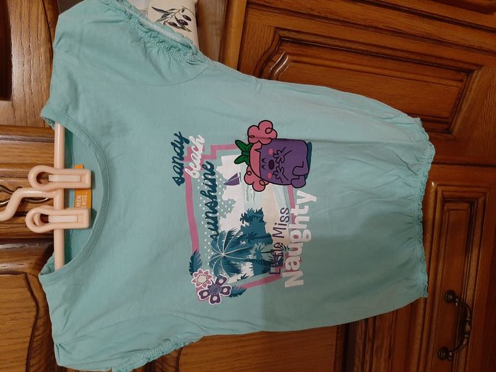 11 tee shirts et 1 débardeur pour filles Taille 8 ans - photo numéro 7