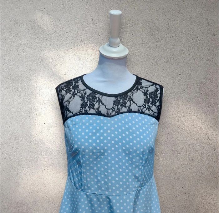 Robe sans manche bleu à pois blanc et dentelle noir style rétro pin-up M - photo numéro 2