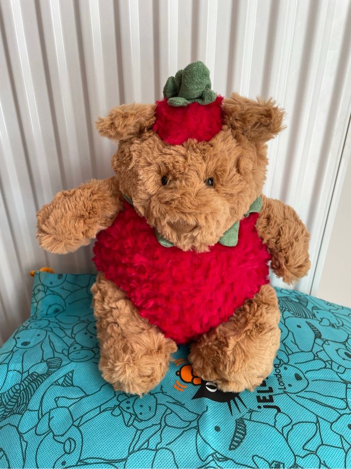 Peluche Jellycat Ours Bartholomew Fraise 🍓 - photo numéro 3