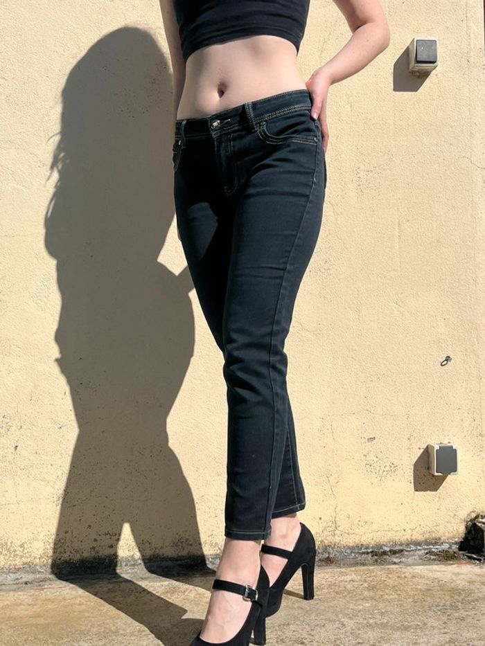 Jean slim droit taille normale avec noeud papillon sur poches arrières. - photo numéro 2