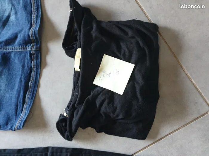 Lot vêtements maternité grossesse taille 36 pantalon jupe
Taille 36 - S • Bon état - photo numéro 2